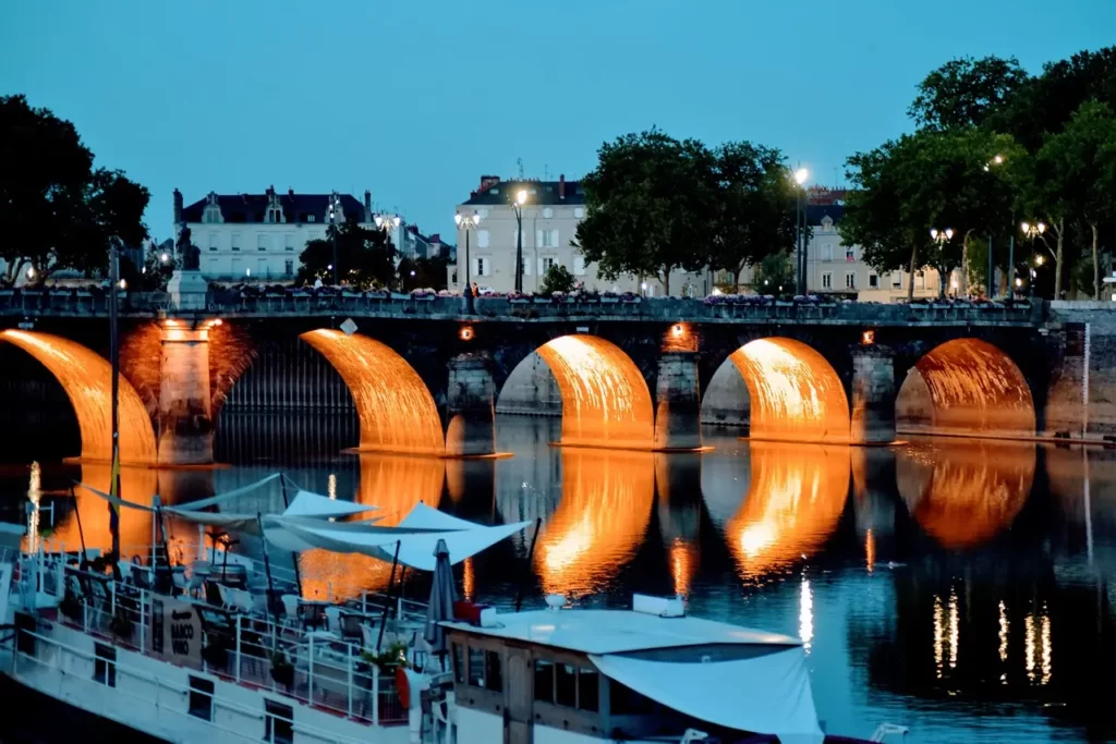 pont angers peniche